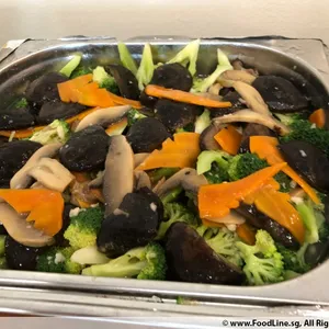 Broccoli w/ Mushroom • 双菇兰花(Chef's Recommended)