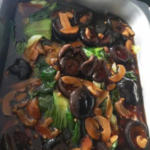 香菇小白 Siow Peh w/ Mushroom