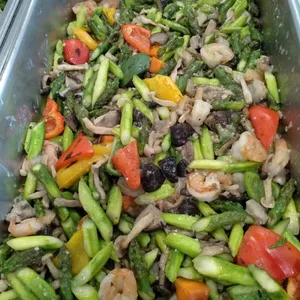 Sautéed Asparagus with Deshelled Prawn 鍋炒虾球芦笋带子