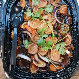 香菇小鲍鱼 Baby Abalone w/Mushroom <i>(One small abalone per pax)</i>