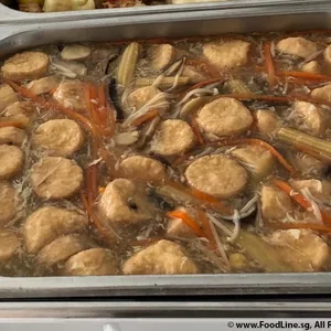 Silken tofu topped golden Enoki mushroom 金针菇豆腐