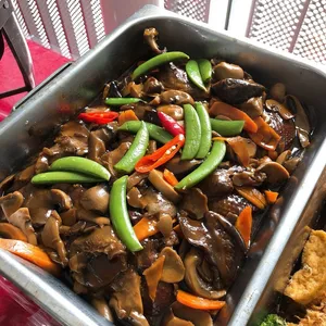 香菇烩扒鸭 Braised Duck w/ Mushroom