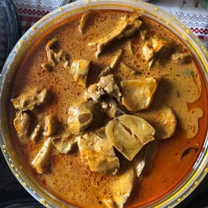 Signature red curry chicken with baby potatoes 招牌咖喱鸡