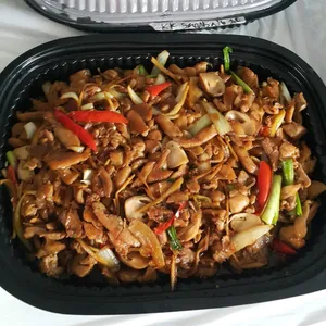 Sliced Chicken with Onions and Ginger