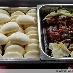 扣肉包 Chinese Bun w/ Stewed Pork