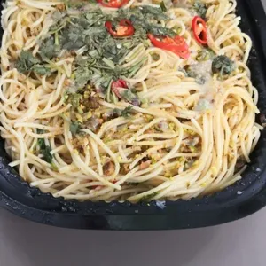 Brown Butter Spaghetti Aglio Olio (V) <i>with crushed pistachio</i>