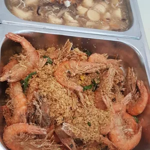 Oatmeal honey prawn 麦片蜜汁虾