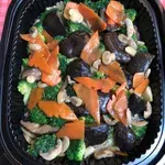 Broccoli w/ Mushroom •香菇兰花 (Chef's Recommendation)