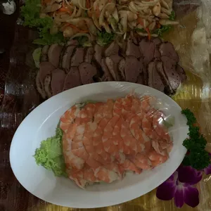 Assorted Cold Cut Combination 锦绣中西拼 (沙律鲜虾片, 生捞贵妃贝, 黑椒烟熏鸭片)<br>