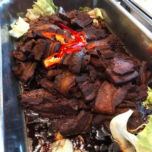 Yeh’s homemade bun with stewed meat 夜招牌扣肉包