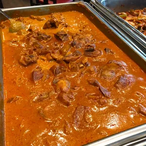 Signature red curry chicken with baby potatoes 招牌咖喱鸡