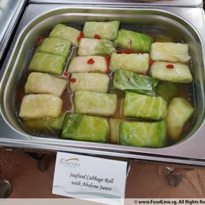 Seafood Cabbage Roll with Abalone Sauce 鲍汁包菜圈
