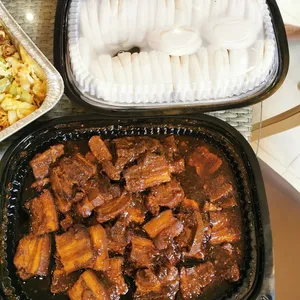 扣肉馒头 Braise Pork w/ Bun