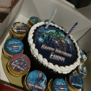 1x Avengers Birthday @$78.9 (Size : Classic (7 Inch Cake + 12 Cupcakes)) (Big Candles : 2) (Small Candles : 1)