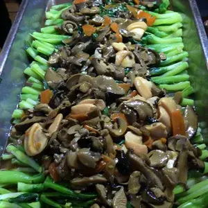 鲍贝芥兰 Kailan w/ Sea Clam