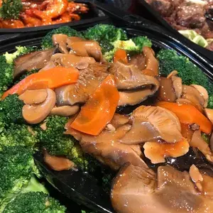 香菇西兰花 Sauteed Broccoli w/ Mushroom