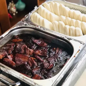 Braised Pork w/ Bun • 扣肉包(Chef's Recommended)