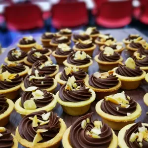 Mini Chocolate Caramel Tart (V)<i>with crushed almond</i>