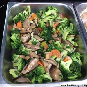 Stir-fry Garden Vegetables with Mushroom