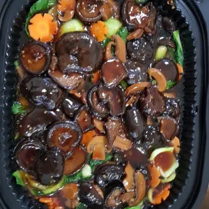 香菇小白 Siow Peh w/ Mushroom