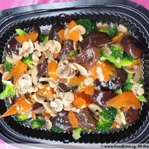 Broccoli w/ Mushroom •香菇兰花 (Chef's Recommendation)