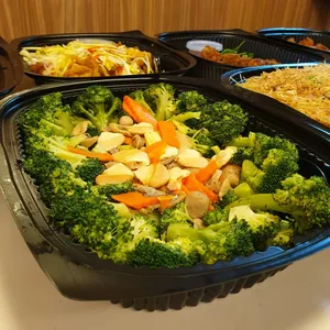 Broccoli Pacific Clam & Fatty Choy 发财鲍贝西兰花