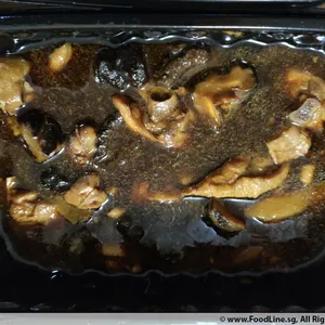 Braised Chicken w Sea Cucumber & Mushroom 海参焖香菇鸡 <i>Serves 5 - 6 pax</i>