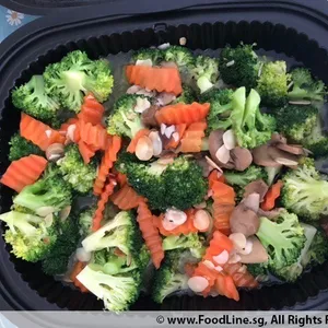 Butter Coated Broccoli with Almond Flakes & Carrot