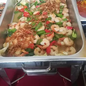 Prawn with Golden Mushrooms 金針菇虾球