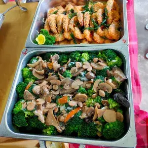Broccoli w/ Crabmeat & Mushroom 蒜香蟹肉西兰花
