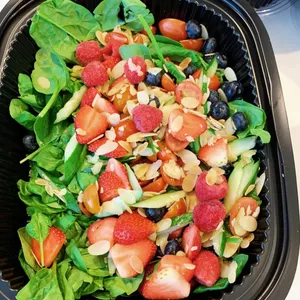 Mixed Berry Spinach Salad (V)<i>with roasted sesame yuzu dressing</i>