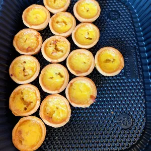 Mini Quiche Lorraine <i>with chicken ham and cheddar</i>