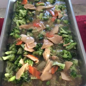 Broccoli w/ Bai Ling Mushroom 百灵菇西蘭花