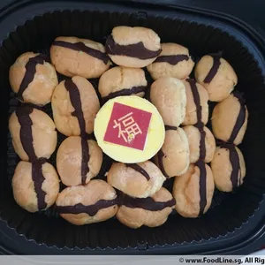 Éclair & Swiss Roll Platter