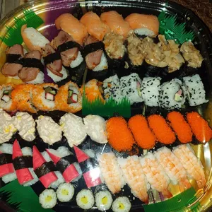 Deluxe Sushi Platter (50pcs)