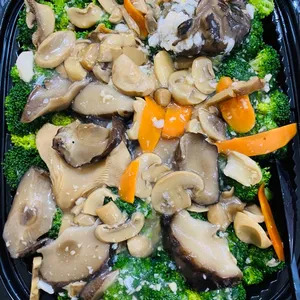 Broccoli w/ Crabmeat & Mushroom 蒜香蟹肉西兰花