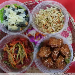 <i>Fried Shark’s Fin with Egg, Sweet & Sour Pork Rib, Octopus with Jelly Fish, Century Egg with Ginger (桂花翅，酸甜排骨，海蜇八爪鱼，皮蛋酸姜)</i>