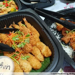Golden Ebi Prawn Served with Honey Yogurt Dip – 玉龙吉祥
