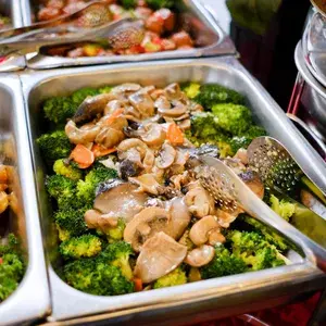 Broccoli w/ Crabmeat & Mushroom 蒜香蟹肉西兰花