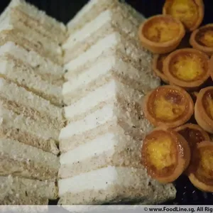 Mini Quiche Lorraine <i>with chicken ham and cheddar</i>