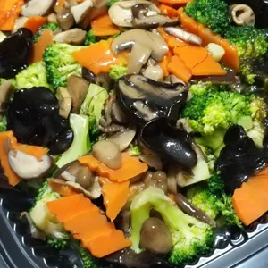 Broccoli with Fatt Choy Assorted Mixed Mushrooms - 锦上添花