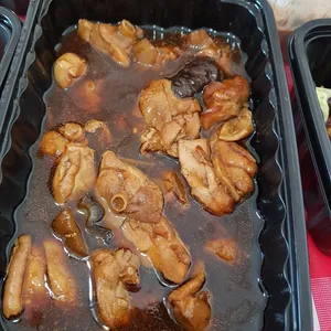 Braised Chicken w Sea Cucumber & Mushroom 海参焖香菇鸡 <i>Serves 5 - 6 pax</i>