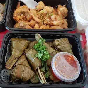 Deep Fried Pandan Leaf Chicken w Thai Chilli 酥炸香兰鸡沾泰式酱 <i>Serves 5 - 6 pax</i>