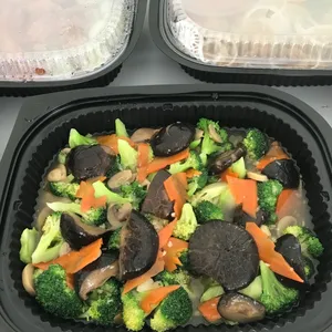 Broccoli w/ Mushroom •香菇兰花 (Chef's Recommendation)