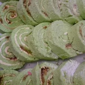 Green Tea Swiss Roll with Strawberry Jams