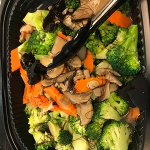 Broccoli with Fatt Choy Assorted Mixed Mushrooms - 锦上添花