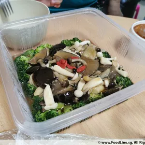 Braised Mixed Seafood with Black Moss 红烧海鲜发菜煲