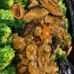 三菇西兰花 Broccoli w/ Assorted Mushroom