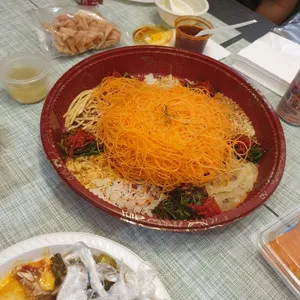 Smoked Salmon Yu Sheng 熏三文鱼生