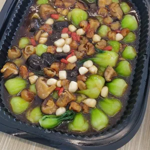 Superior Scallops & Baby Bok Choy <i> with dried longan, shiitake and goji berry in superior sauce </i>